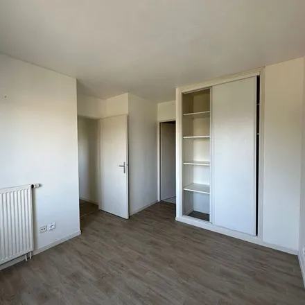 Rent this 2 bed apartment on 1 Rue des Trois Croissants in 89100 Sens, France