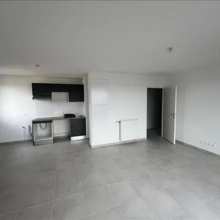 Rent this 3 bed apartment on Couret in 31260 Francazal, France