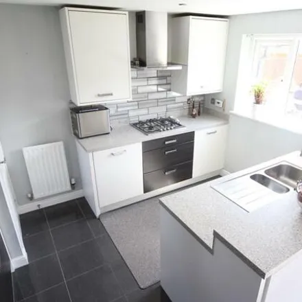 Image 4 - Ipswich Close, Liverpool, L19 2HP, United Kingdom - House for rent