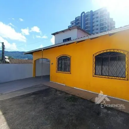 Rent this 3 bed house on Rua Silvino Sthinghen 147 in Centro, Jaraguá do Sul - SC