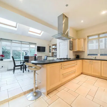 Image 2 - Oxhey Road, Watford, WD19 4QG, United Kingdom - House for sale