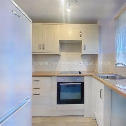 Image 3 - Parklands, Stroud Green, SS4 1SY, United Kingdom - Apartment for rent