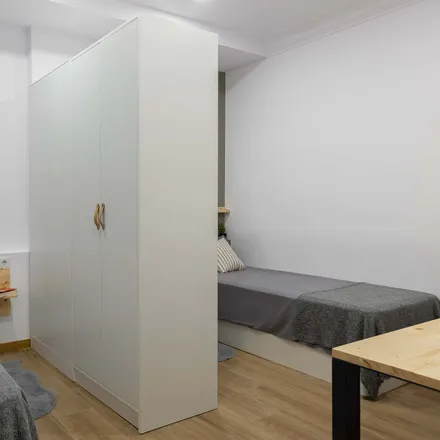Rent this 7 bed room on Carrer de Balmes in 337, 08006 Barcelona