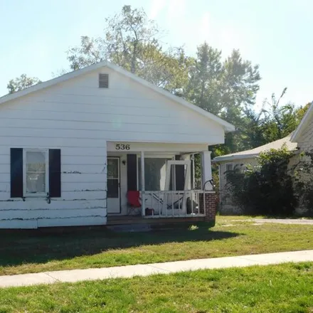 Buy this studio house on 580 Roberts Street in Moberly, MO 65270
