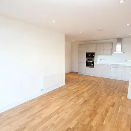 Rent this 2 bed apartment on Guildford Road in Horsell, GU21 6EU