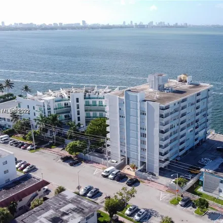 Image 2 - 2000 Bay Drive, Isle of Normandy, Miami Beach, FL 33141, USA - Condo for rent