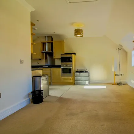 Image 2 - 101 Silhill Hall Road, Ulverley Green, B91 1JT, United Kingdom - Apartment for rent