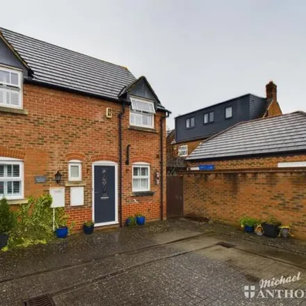 Buy this 3 bed duplex on Benjamin College in 4 Wren Path, Aylesbury