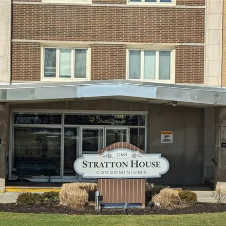 Buy this 2 bed condo on 3475 Stratton Road in Beachwood, OH 44122