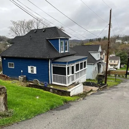 Buy this 2 bed house on 165 Wheeling Street in Fairmont, WV 26554
