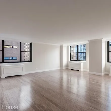 Rent this 3 bed apartment on 208 East 88th Street in New York, NY 10128