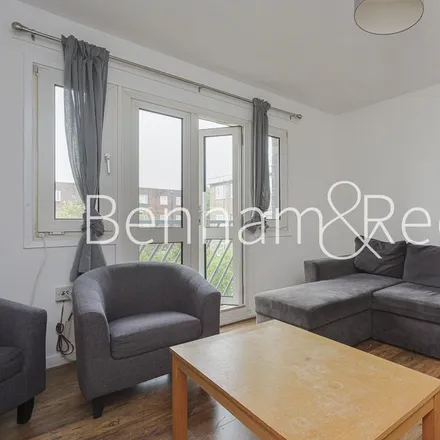 Rent this 3 bed apartment on Norris House in Whitmore Road, De Beauvoir Town