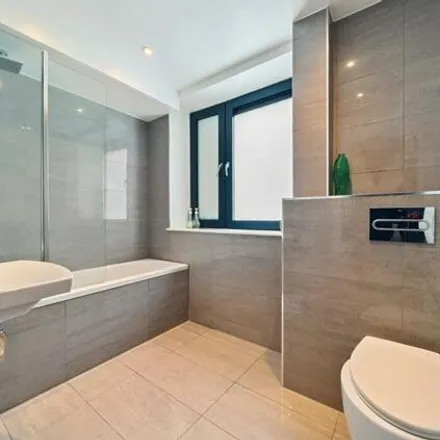 Image 9 - Westfield House, Rotherhithe New Road, Surrey Quays, London, SE16 2AH, United Kingdom - Apartment for sale
