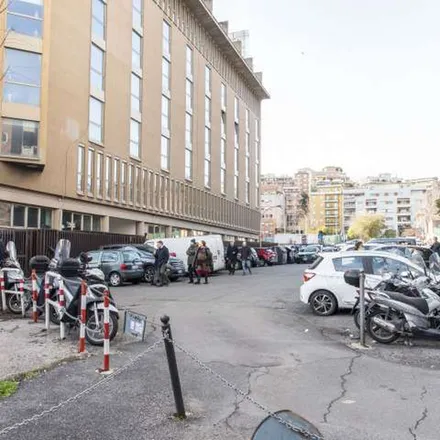 Image 9 - Porta Portese, Lungotevere degli Artigiani, 00153 Rome RM, Italy - Apartment for rent