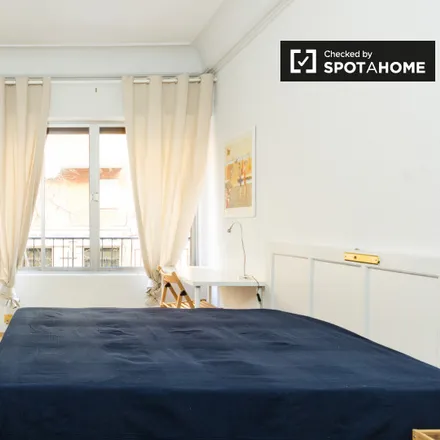 Rent this 5 bed room on Fernando Navarro in Calle de Alberto Aguilera, 28015 Madrid