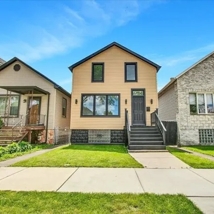 Buy this 3 bed house on 635 West 43rd Place in Chicago, IL 60609