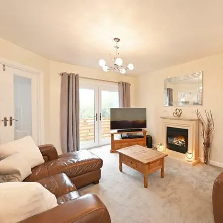 Buy this 3 bed duplex on Old Cottage Close in Sheffield, S13 7RJ