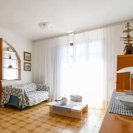 Rent this 3 bed house on Marina di Campo in Via dell'Acquedotto, 57035 La Pila LI