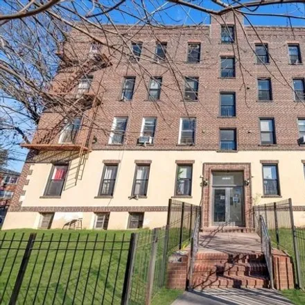 Image 2 - 159-04 Sanford Avenue, New York, NY 11358, USA - House for sale
