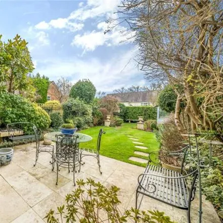 Image 2 - Thorn Close, Claygate, KT10 0HE, United Kingdom - Townhouse for sale