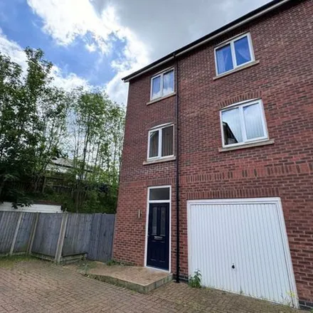 Rent this 3 bed townhouse on Curlew Close in Syston, LE7 1XA