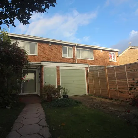 Rent this 3 bed duplex on Kingsway in Reading, RG4 6RH