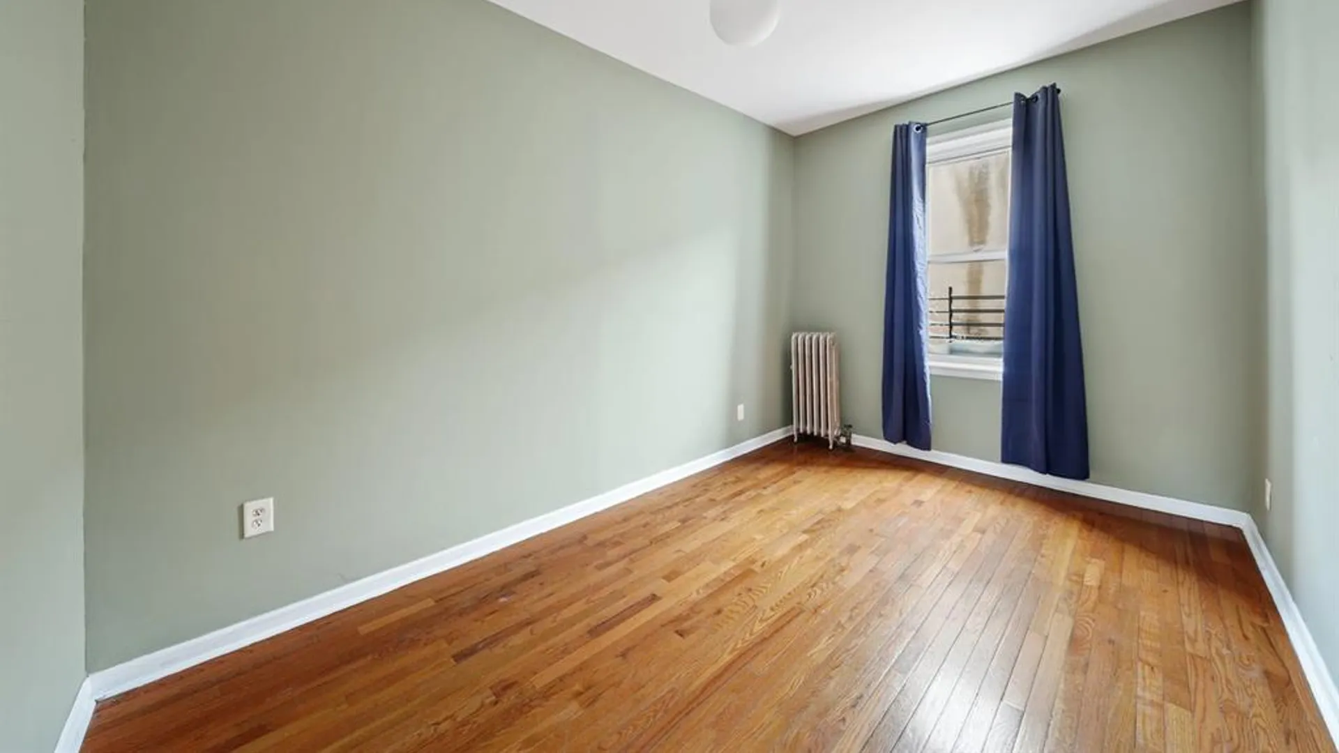 327 East 22nd Street, New York, NY 11226, USA | Room for rent