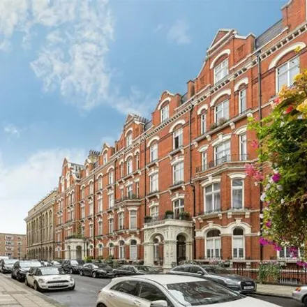Rent this 2 bed room on Carlisle Mansions in Vauxhall Bridge Road, London