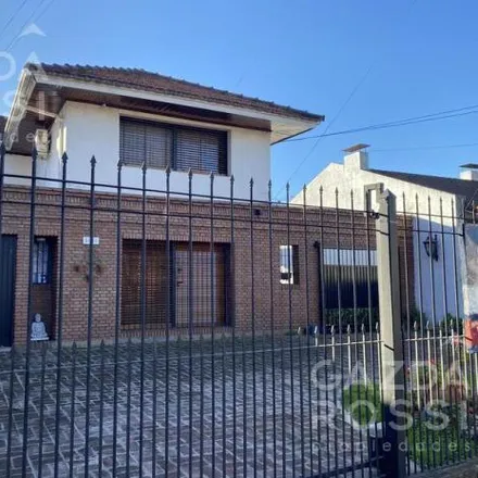 Buy this 5 bed house on Avenida Amenedo 953 in Adrogué, Argentina