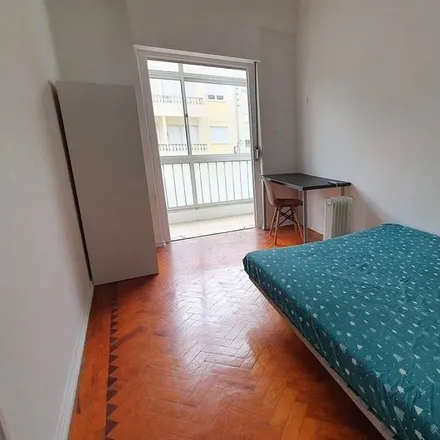 Rent this 3 bed room on Rua Montepio Geral