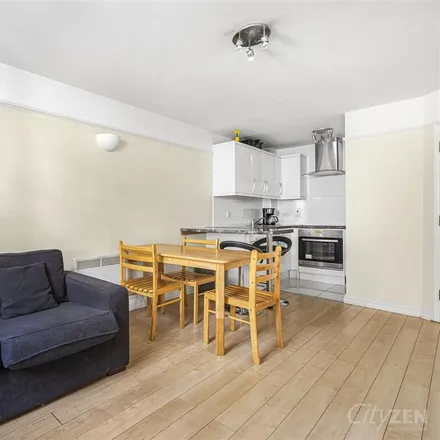 Image 5 - Cleveland Grove, London, E1 4XG, United Kingdom - Apartment for rent