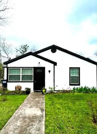 Buy this 2 bed house on 743 Jackson Street in Weatherford, TX 76086