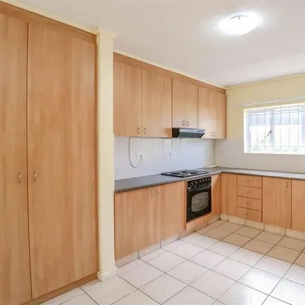 Image 3 - 26 Patrys Rd, Onder Papegaaiberg, Stellenbosch, 7600, South Africa - Apartment for rent