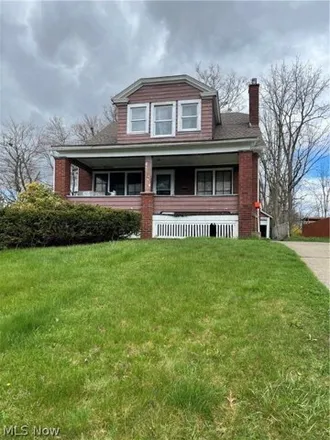 Buy this 3 bed house on 584 West Ravenwood Avenue in Youngstown, OH 44511