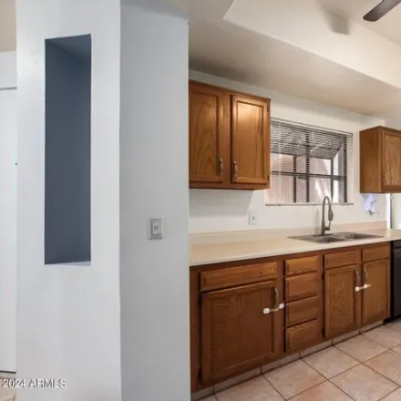 Image 9 - 4723 West Sierra Vista Drive, Bethany Heights, Glendale, AZ 85301, USA - Apartment for sale
