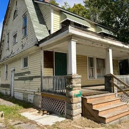 Image 3 - 10517 Elk Avenue, Cleveland, OH 44108, USA - House for sale