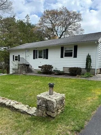 Image 2 - 91 Woodland Avenue, Anthony, Coventry, RI 02816, USA - House for sale