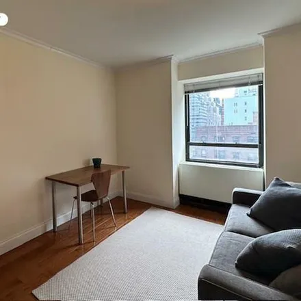 Image 3 - 240 East 47th Street, New York, NY 10017, USA - Apartment for rent