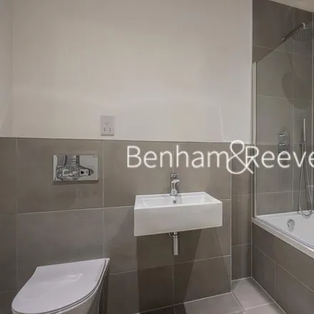 Image 9 - Leinster Mansions, Frognal Lane, London, NW3 6DN, United Kingdom - Apartment for rent