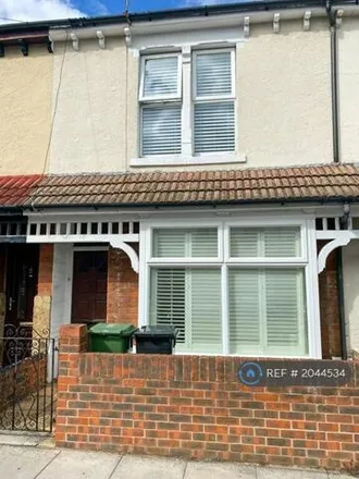 Rent this 4 bed townhouse on Devonshire Square in Portsmouth, PO4 0JJ
