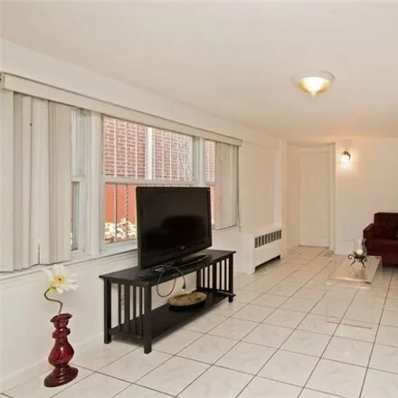 Image 8 - 40 63rd Street, West New York, NJ 07093, USA - House for sale