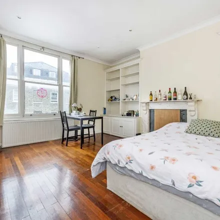 Rent this 3 bed apartment on 75 Eardley Crescent in London, SW5 9JZ