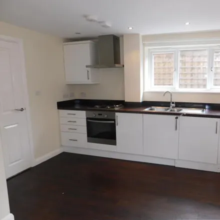 Image 1 - Glenthorne Gardens, Stonecot, London, SM3 9NQ, United Kingdom - Room for rent