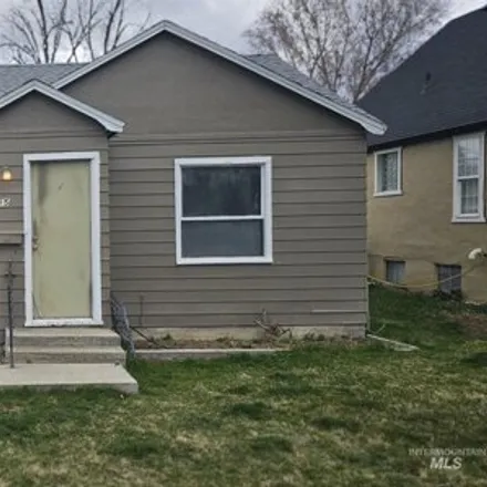 Buy this 2 bed house on 661 Diamond Street in Nampa, ID 83686