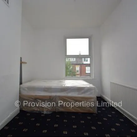 Image 6 - Beechwood Row, Leeds, LS4 2LY, United Kingdom - Townhouse for rent