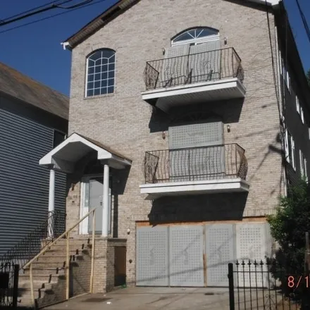 Image 2 - 112 2nd Street, Roseville, Newark, NJ 07107, USA - Townhouse for sale