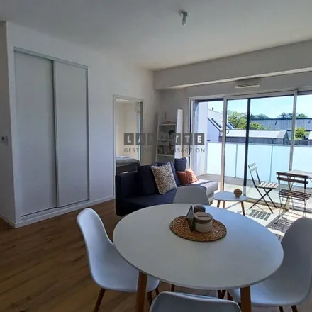 Rent this 2 bed apartment on 33ter Avenue Victor Hugo in 56000 Vannes, France