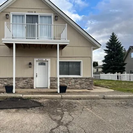 Image 1 - Grapes & Hops Market, 4177 Cass Elizabeth Road, Waterford Township, MI 48328, USA - Apartment for rent