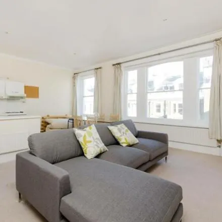 Image 2 - 10 Coleherne Mews, London, SW10 9AN, United Kingdom - Apartment for rent