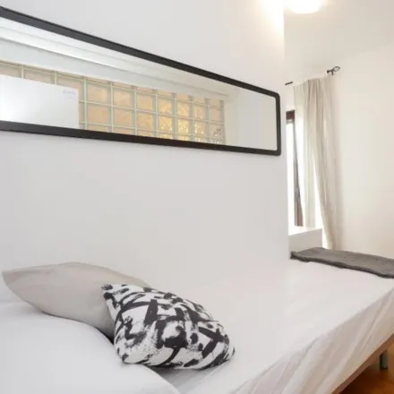 Rent this 5 bed room on Mi Al Campo in Carrer de la Unió, 08001 Barcelona